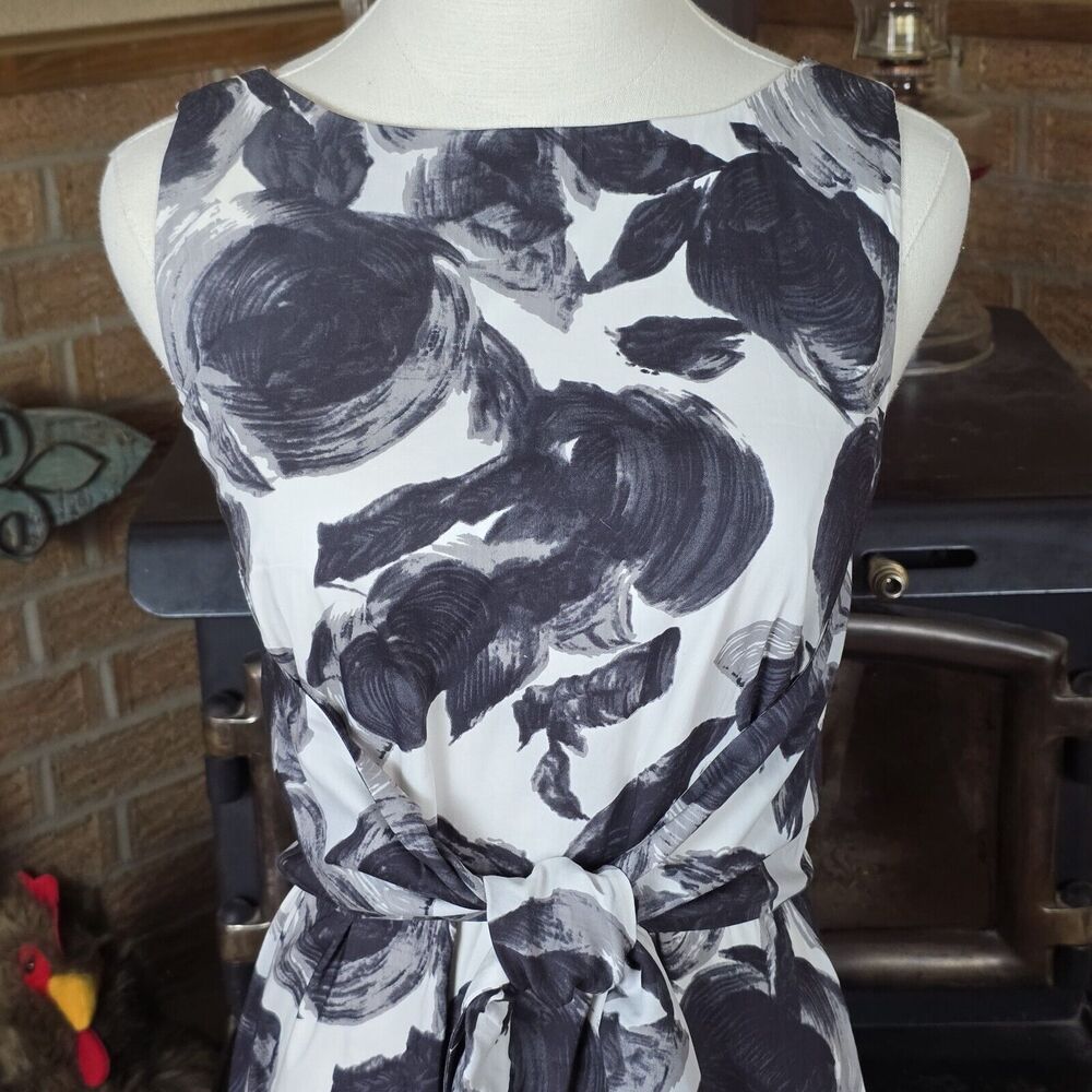 Ann Taylor White and Black Watercolor Floral Dress Size 8